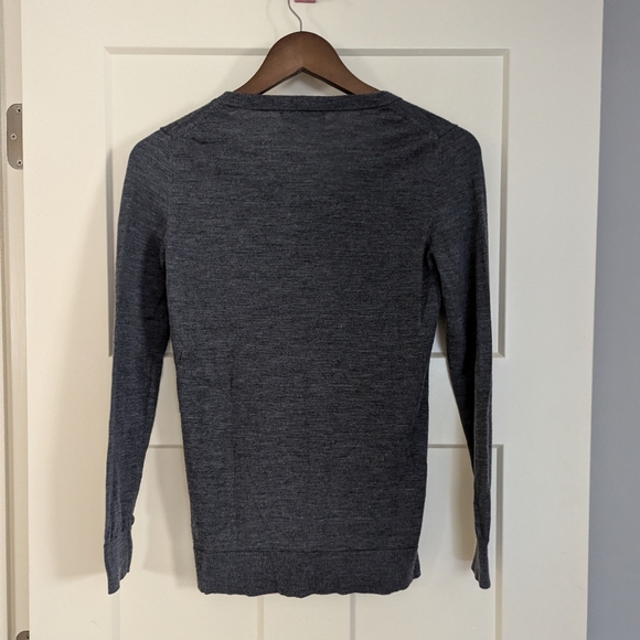 Banana Republic 100% Merino wool extra small gray long sleeve lightweigh… - Picture 6 of 8